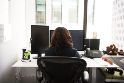 Augenpflege bei Bildschirmarbeit: Was 2026 wirklich hilft
